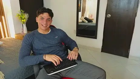 MrAdonis_ webcam model stream image