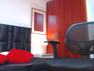 Harley Moore webcam model stream image