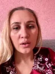 YourBlondee webcam model stream image