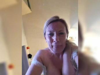 ShiningMILF webcam bongacams model stream image