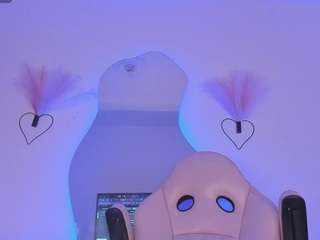 mia-royal webcam camsoda model stream image