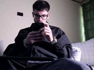 phantom-bigger1 webcam model stream image