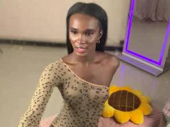 luanarisque webcam model stream image