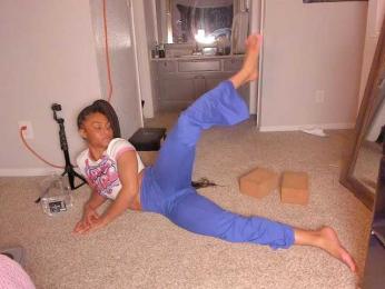 Yiauana webcam model stream image