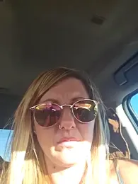 SheIsSomething webcam model stream image