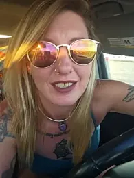 SheIsSomething webcam model stream image