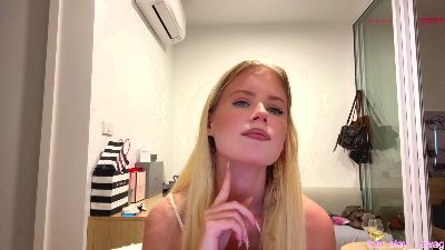 LeliaHier webcam model stream image