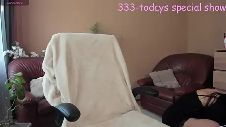 KaylaLaine webcam model stream image