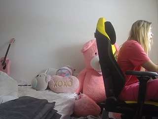voyeurcam-sexy-little-ana-01 webcam model stream image