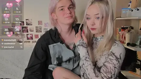 SweetheartsFriends webcam stripchat model stream image