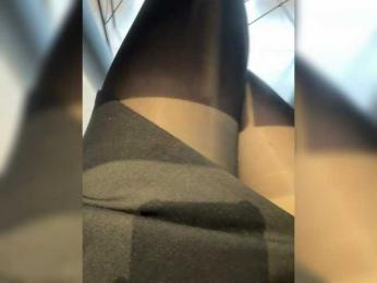 Golden_flower webcam model stream image