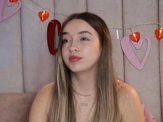 Mila Fiorela webcam flirt4free model stream image