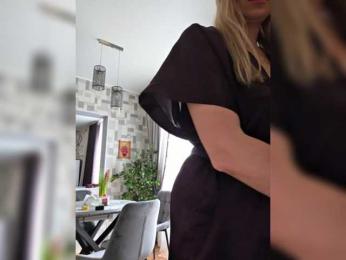 Love-blondi webcam model stream image