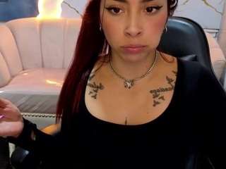 laura-b webcam model stream image