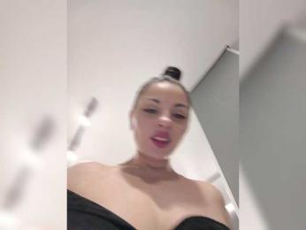 -Lili webcam bongacams model stream image