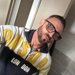 Uzes webcam model stream image