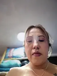 VIOLETA-25_ webcam model stream image