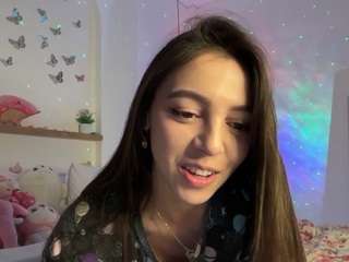 keirasworldd webcam model stream image