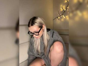 EmmaGoodGirl webcam model stream image