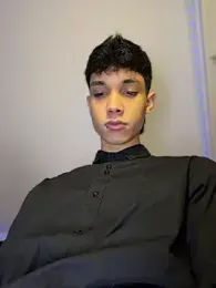 RoughDiamond_ webcam model stream image