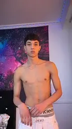 RoughDiamond_ webcam model stream image