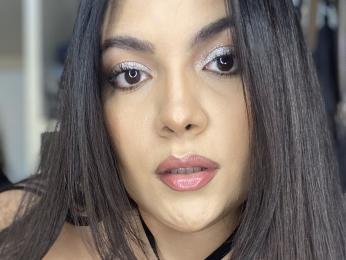 LolaPrice webcam model stream image