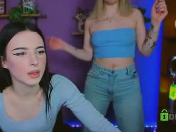 mila_glow webcam model stream image