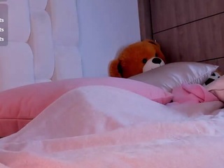 kikievega webcam camsoda model stream image