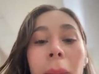 emily-mills1 webcam camsoda model stream image