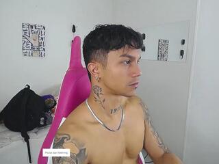 Leonard Price webcam model stream image