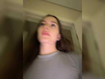 whiteTEA webcam bongacams model stream image