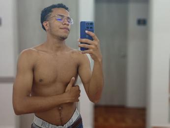 AstonVera webcam model stream image