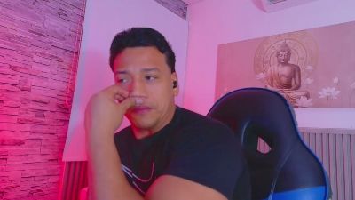 MaxTurner_ webcam model stream image