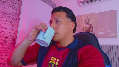 MaxTurner_ webcam model stream image