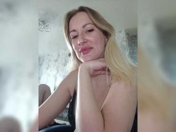 fruittella webcam bongacams model stream image