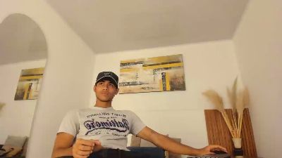 zander_20 webcam model stream image