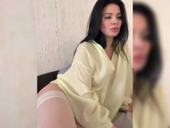 _Ylia_ webcam model stream image