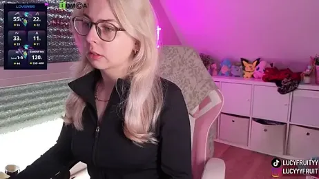 Livewithlucy webcam stripchat model stream image