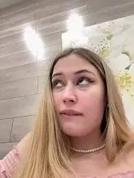 blonde_exe webcam model stream image