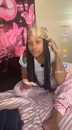 CreamySavageDoll webcam model stream image