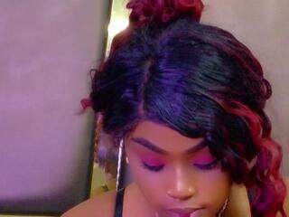 Tianah Glow webcam model stream image