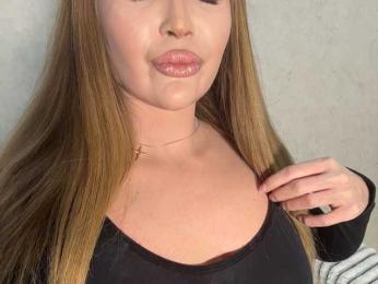 MILEDIUM webcam model stream image