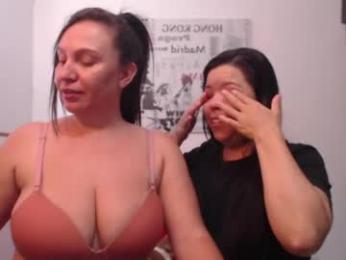 hidden_tinna webcam model stream image