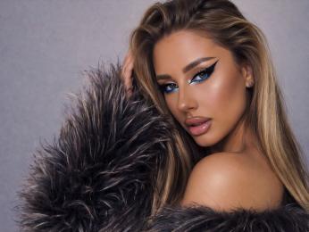 AyshaConnor webcam model stream image