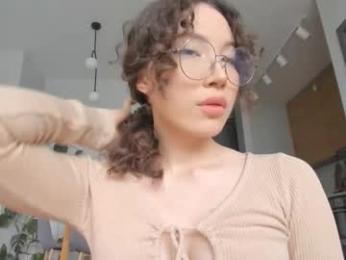 yours_meyy webcam chaturbate model stream image