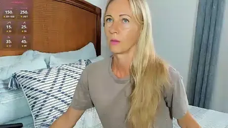 Christine_35 webcam stripchat model stream image