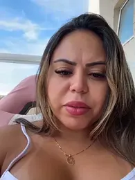 lariic webcam stripchat model stream image