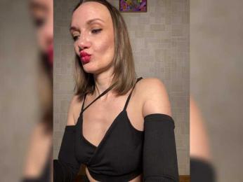 Monro webcam bongacams model stream image