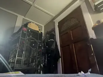 trash4cash webcam model stream image