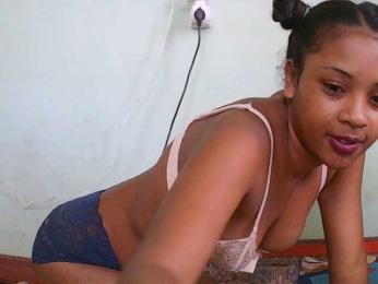 TriciaBella webcam model stream image